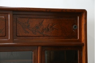 中古　美品　欅(ケヤキ)材　美しい木目と梅の彫刻が目を引く八尺サイズの茶箪笥　定価約120万円　(R-080790)