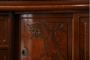 中古　美品　欅(ケヤキ)材　美しい木目と梅の彫刻が目を引く八尺サイズの茶箪笥　定価約120万円　(R-080790)