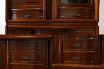 中古　美品　欅(ケヤキ)材　美しい木目と梅の彫刻が目を引く八尺サイズの茶箪笥　定価約120万円　(R-080790)