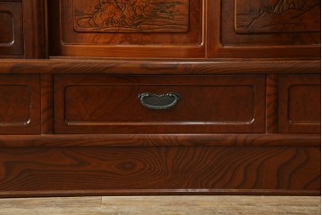 中古　美品　欅(ケヤキ)材　美しい木目と梅の彫刻が目を引く八尺サイズの茶箪笥　定価約120万円　(R-080790)