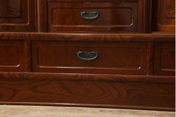 中古　美品　欅(ケヤキ)材　美しい木目と梅の彫刻が目を引く八尺サイズの茶箪笥　定価約120万円　(R-080790)