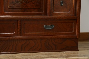 中古　美品　欅(ケヤキ)材　美しい木目と梅の彫刻が目を引く八尺サイズの茶箪笥　定価約120万円　(R-080790)