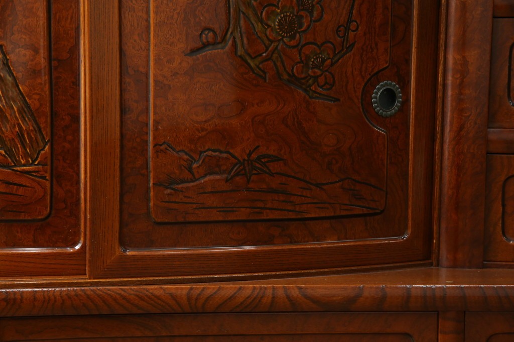 中古　美品　欅(ケヤキ)材　美しい木目と梅の彫刻が目を引く八尺サイズの茶箪笥　定価約120万円　(R-080790)