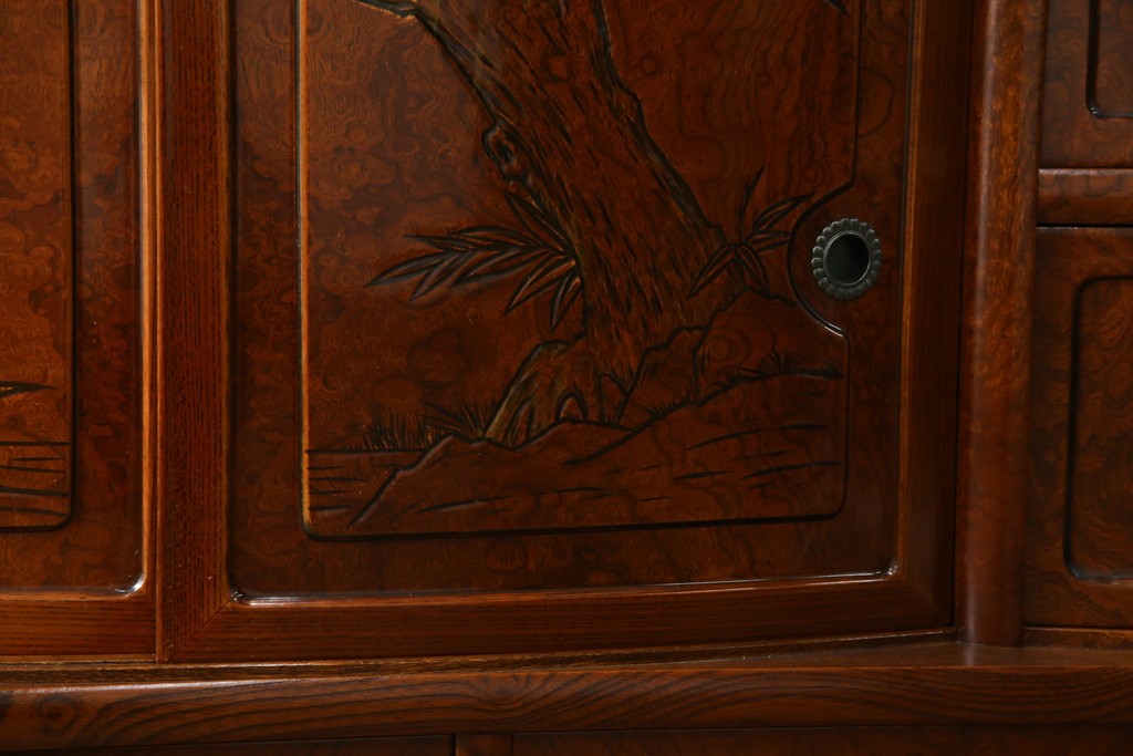 中古　美品　欅(ケヤキ)材　美しい木目と梅の彫刻が目を引く八尺サイズの茶箪笥　定価約120万円　(R-080790)