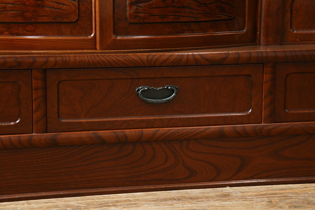 中古　美品　欅(ケヤキ)材　美しい木目と梅の彫刻が目を引く八尺サイズの茶箪笥　定価約120万円　(R-080790)