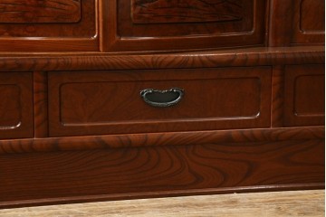 中古　美品　欅(ケヤキ)材　美しい木目と梅の彫刻が目を引く八尺サイズの茶箪笥　定価約120万円　(R-080790)