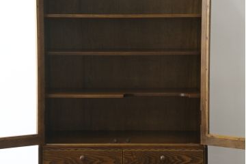 中古　美品　静岡の家具メーカー・パリの雑貨屋　職人手作り　レース加工が可愛らしい幅狭カップボード(食器棚、戸棚、収納棚、飾り棚、キャビネット)(定価約23万円)(R-080791)