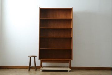 デンマークビンテージ　美品　Johannes Sorth(ヨハネス・ソース)　Bornholms Mobelfabrik社　シンプルでナチュラルな風合いが魅力のブックシェルフ　(R-080792)