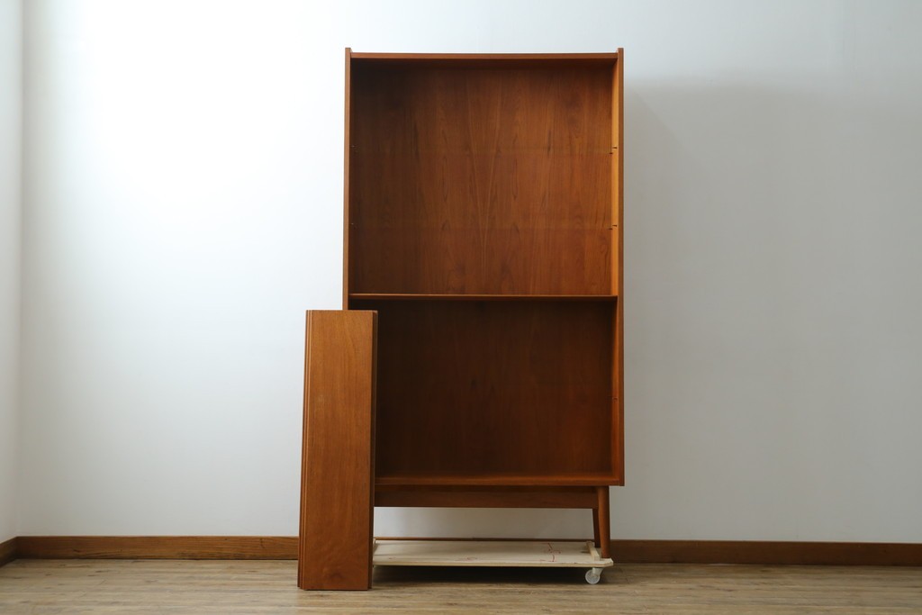 デンマークビンテージ　美品　Johannes Sorth(ヨハネス・ソース)　Bornholms Mobelfabrik社　シンプルでナチュラルな風合いが魅力のブックシェルフ　(R-080792)
