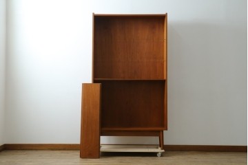 デンマークビンテージ　美品　Johannes Sorth(ヨハネス・ソース)　Bornholms Mobelfabrik社　シンプルでナチュラルな風合いが魅力のブックシェルフ　(R-080792)