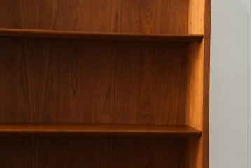 デンマークビンテージ　美品　Johannes Sorth(ヨハネス・ソース)　Bornholms Mobelfabrik社　シンプルでナチュラルな風合いが魅力のブックシェルフ　(R-080792)