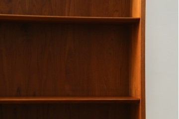 デンマークビンテージ　美品　Johannes Sorth(ヨハネス・ソース)　Bornholms Mobelfabrik社　シンプルでナチュラルな風合いが魅力のブックシェルフ　(R-080792)