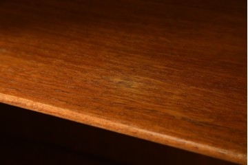 デンマークビンテージ　美品　Johannes Sorth(ヨハネス・ソース)　Bornholms Mobelfabrik社　シンプルでナチュラルな風合いが魅力のブックシェルフ　(R-080792)