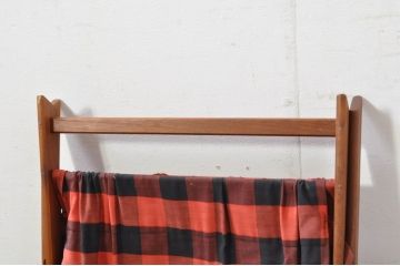 デンマークビンテージ　チーク材　明るいチェック柄が目を惹く折り畳みできるマガジンラック(本立て、小物収納、ヴィンテージ)(R-080796)