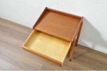 デンマークビンテージ　美品　Borge Mogensen(ボーエ・モーエンセン)デザイン　Soborg mobler(ソボー・モブラー)社　　チーク材×ビーチ材　ベッドサイドチェスト(model.148、ベッドサイドチェスト、ナイトテーブル、花台、飾り台、北欧、ヴィンテージ)(R-080799)