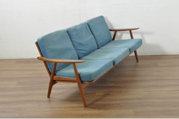 北欧家具　デンマークビンテージ　Hans J Wegner(ハンス・J・ウェグナー)　GETAMA(ゲタマ)　GE270-3　洗練された佇まいが目を引く3人掛けソファ(3P、三人掛け、アームソファ、トリプルソファ、3シーター、北欧、ヴィンテージ)(R-080804)