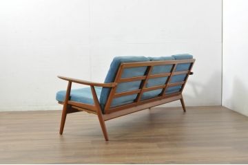 北欧家具　デンマークビンテージ　Hans J Wegner(ハンス・J・ウェグナー)　GETAMA(ゲタマ)　GE270-3　洗練された佇まいが目を引く3人掛けソファ(3P、三人掛け、アームソファ、トリプルソファ、3シーター、北欧、ヴィンテージ)(R-080804)