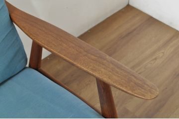 北欧家具　デンマークビンテージ　Hans J Wegner(ハンス・J・ウェグナー)　GETAMA(ゲタマ)　GE270-3　洗練された佇まいが目を引く3人掛けソファ(3P、三人掛け、アームソファ、トリプルソファ、3シーター、北欧、ヴィンテージ)(R-080804)