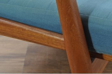 北欧家具　デンマークビンテージ　Hans J Wegner(ハンス・J・ウェグナー)　GETAMA(ゲタマ)　GE270-3　洗練された佇まいが目を引く3人掛けソファ(3P、三人掛け、アームソファ、トリプルソファ、3シーター、北欧、ヴィンテージ)(R-080804)