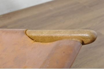 【簡易リペア限定品】北欧ビンテージ　スウェーデン　Luxus(ラクサス)社製　Uno&Osten Kristiansson(ウノ&オステン・クリスチャンソン兄弟)　モデル204　本革(レザー)　個性的なデザインが目を惹くハンティングチェア(ラウンジチェア、イージーチェア、ヴィンテージ)(R-080805)