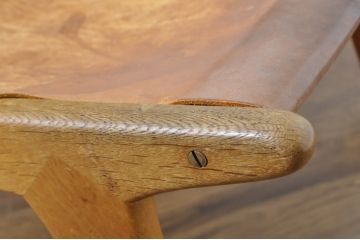 【簡易リペア限定品】北欧ビンテージ　スウェーデン　Luxus(ラクサス)社製　Uno&Osten Kristiansson(ウノ&オステン・クリスチャンソン兄弟)　モデル204　本革(レザー)　個性的なデザインが目を惹くハンティングチェア(ラウンジチェア、イージーチェア、ヴィンテージ)(R-080805)