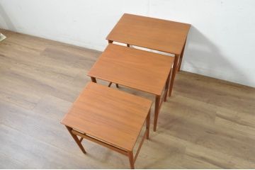 デンマークビンテージ　Hans J Wegner(ハンス・J・ウェグナー)　ANDREAS TUCK(アンドレアス・タック)　チーク材　北欧ならではの洗練されたデザインが素敵なAT-40ネストテーブル(サイドテーブル、カフェテーブル、コーヒーテーブル、ローテーブル、花台、飾り台、ヴィンテージ)(R-080807)