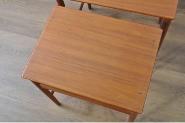 デンマークビンテージ　Hans J Wegner(ハンス・J・ウェグナー)　ANDREAS TUCK(アンドレアス・タック)　チーク材　北欧ならではの洗練されたデザインが素敵なAT-40ネストテーブル(サイドテーブル、カフェテーブル、コーヒーテーブル、ローテーブル、花台、飾り台、ヴィンテージ)(R-080807)