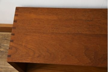 デンマークビンテージ　チーク材　細部にこだわりを感じる洗練されたデザインが素敵な収納棚(収納箱、収納ボックス、ウォールシェルフ、本棚、書棚、北欧ヴィンテージ)(R-080808)
