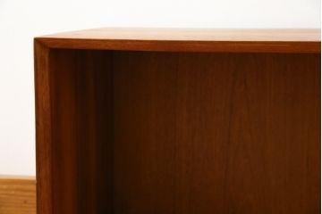 デンマークビンテージ　チーク材　細部にこだわりを感じる洗練されたデザインが素敵な収納棚(収納箱、収納ボックス、ウォールシェルフ、本棚、書棚、北欧ヴィンテージ)(R-080808)