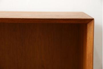 デンマークビンテージ　チーク材　細部にこだわりを感じる洗練されたデザインが素敵な収納棚(収納箱、収納ボックス、ウォールシェルフ、本棚、書棚、北欧ヴィンテージ)(R-080808)