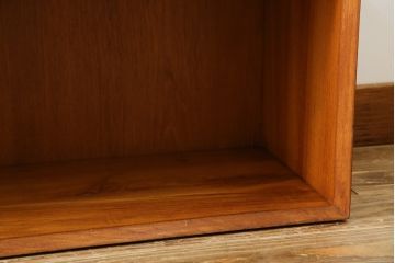 デンマークビンテージ　チーク材　細部にこだわりを感じる洗練されたデザインが素敵な収納棚(収納箱、収納ボックス、ウォールシェルフ、本棚、書棚、北欧ヴィンテージ)(R-080808)