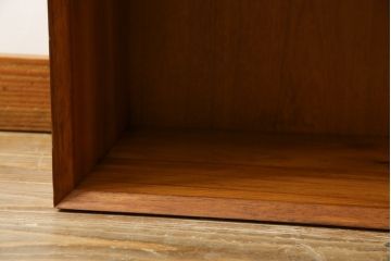 デンマークビンテージ　チーク材　細部にこだわりを感じる洗練されたデザインが素敵な収納棚(収納箱、収納ボックス、ウォールシェルフ、本棚、書棚、北欧ヴィンテージ)(R-080808)