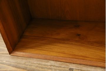 デンマークビンテージ　チーク材　細部にこだわりを感じる洗練されたデザインが素敵な収納棚(収納箱、収納ボックス、ウォールシェルフ、本棚、書棚、北欧ヴィンテージ)(R-080808)