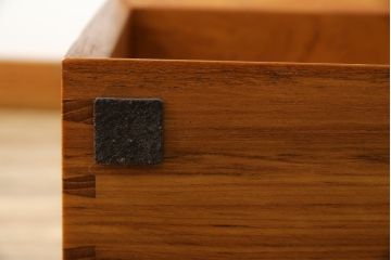 デンマークビンテージ　チーク材　細部にこだわりを感じる洗練されたデザインが素敵な収納棚(収納箱、収納ボックス、ウォールシェルフ、本棚、書棚、北欧ヴィンテージ)(R-080808)