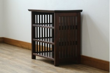 中古　美品　九州民芸家具　格子デザインがモダンな小振りの飾り棚　(R-080817)