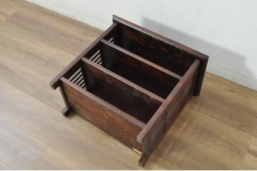 中古　美品　九州民芸家具　格子デザインがモダンな小振りの飾り棚(ディスプレイラック、収納棚、陳列棚)(R-080817)