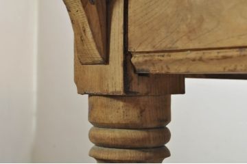 フランスアンティーク　美品!!　特大　挽き物の脚が素敵なアクセント!パイン材とニレ(楡)材の引き出し付きテーブル(サイドテーブル、作業台、ワークデスク、在宅用、在宅ワーク用、展示台、飾り台、店舗什器)(R-080822)