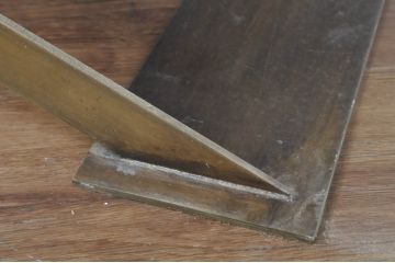 中古　特注!　オーダー品　アンティーク　真鍮(しんちゅう)調　天板の大理石に目を惹かれるモダンな雰囲気のローテーブル(リビングテーブル、センターテーブル、カクテルテーブル)(製作費約35万円)(R-080824)