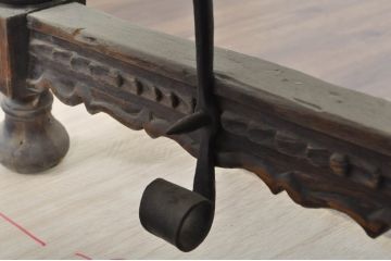 ベルギーアンティーク　上手物!　重厚　ニレ材　彫刻とロートアイアンの作りの良いテーブル(ダイニングテーブル、作業台、ワークテーブル)(R-080825)