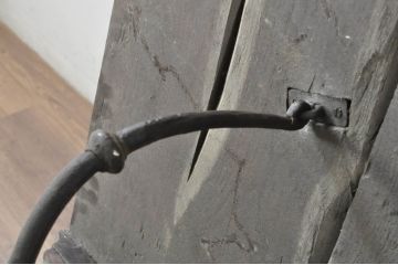 ベルギーアンティーク　上手物!　重厚　ニレ材　彫刻とロートアイアンの作りの良いテーブル(ダイニングテーブル、作業台、ワークテーブル)(R-080825)