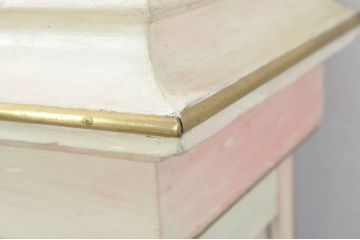 フランスアンティーク　ペイント仕上げ限定　柱時計のようなフォルムがおしゃれ!!　高級な真鍮(しんちゅう)金具の壁掛けガラスケース(ウォールキャビネット、収納棚、吊り戸棚、ショーケース、Gケース、コレクションケース、ディスプレイケース、飾り棚、店舗什器)(R-080826)