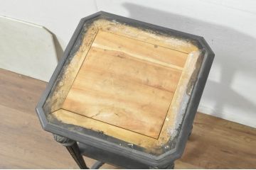 フランスアンティーク　ブラックペイント　天板大理石　美しい彫刻のサイドテーブル(カフェテーブル、コーヒーテーブル、ナイトテーブル、コンソールテーブル)(R-080828)