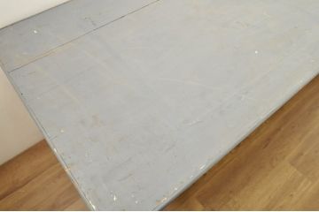 フランスアンティーク　ペイント仕上げ限定　特大!!　幅3.6m　シャビーな風合いがおしゃれな引き出し付き横長テーブル(6人掛け、ダイニングテーブル、作業台、ワークテーブル、ディスプレイテーブル、展示台、飾り台、店舗什器)(R-080830)