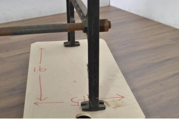 フランスアンティーク　鋳鉄レッグ　天板松(マツ)材　インダストリアルな雰囲気たっぷりの無骨さが素敵な鉄脚作業台(ワークテーブル、アイアンテーブル、ディスプレイテーブル、展示台、飾り台、店舗什器)(R-080834)