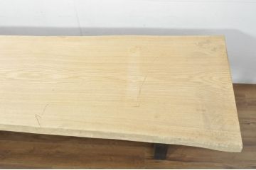 中古　オーダー製作品　鉄脚(アイアンレッグ)のすっきりとしたデザインが魅力的なタモ材一枚板の特大テーブル(食卓、4人掛け、6人掛け、ダイニングテーブル、作業台、ワークテーブル)(製作費約60万円)(R-080839)