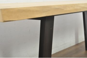 中古　オーダー製作品　鉄脚(アイアンレッグ)のすっきりとしたデザインが魅力的なタモ材一枚板の特大テーブル(食卓、4人掛け、6人掛け、ダイニングテーブル、作業台、ワークテーブル)(製作費約60万円)(R-080839)