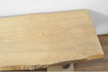 中古　ナチュラルな木色を活かした天板とすっきりとしたデザインが素敵な鉄脚(アイアンレッグ)のダイニングテーブル(食卓、4人掛け、6人掛け、作業台、ワークテーブル)(制作費約75万円)(R-080840)