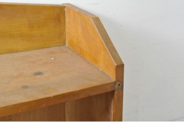 和製アンティーク　昭和レトロな雰囲気醸し出す古い木のシンプルな本棚(ブックシェルフ、飾り棚)(R-080845)