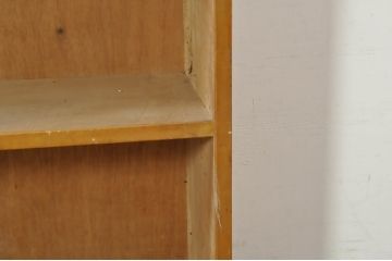和製アンティーク　昭和レトロな雰囲気醸し出す古い木のシンプルな本棚(ブックシェルフ、飾り棚)(R-080845)