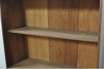 和製アンティーク　明るい木の色味がお部屋に取り入れやすい古い栓材の引き出し付き本棚(ブックシェルフ、飾り棚)(R-080848)